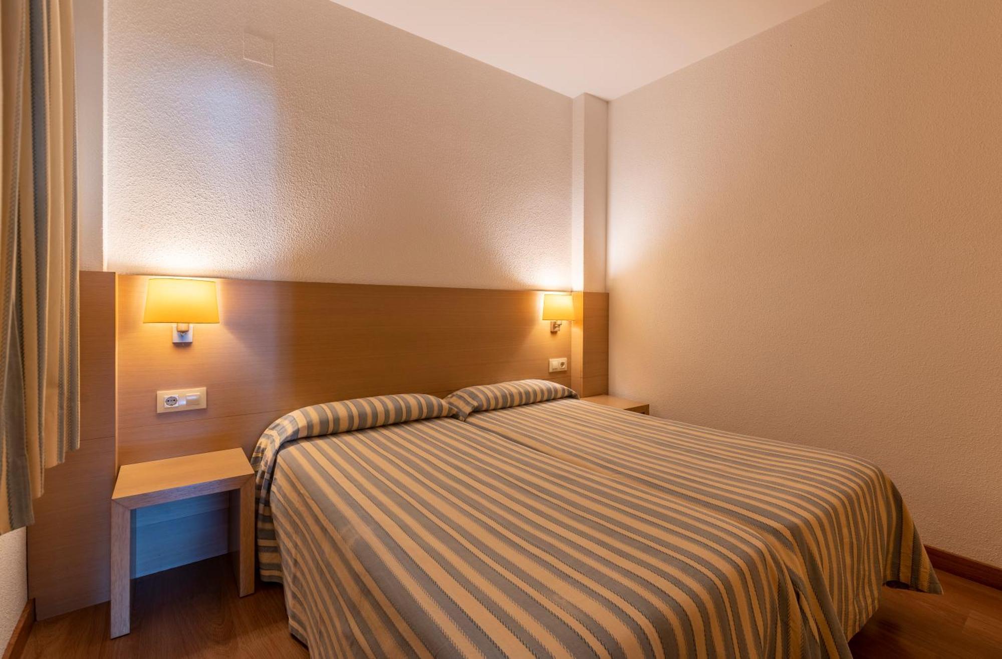 Almirall Apartaments Lloret de Mar Ngoại thất bức ảnh